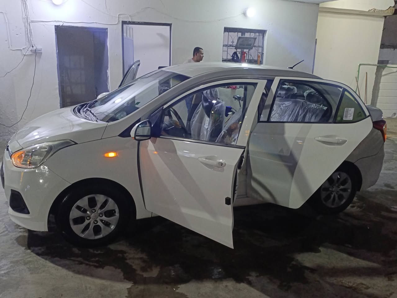 اسلام عليك
 هونداي i10 خليجي 2016 صندوك رقم بغداد السياره على حاله الوكاله من جميع النواحييي
- كير محرك برغي مامفكوك بيهه 💯
-صدر امامي خلفي جديد 💯
-تبريد ثلج تدفئه 💯
-تخم تاير جديد 💯
-شاشه كامره دواره اصليه 💯
-نظام التحكم بالمازدات ارتفاع ونزول
السياره نظيفه بمعنى الكلمه مواصفاتهه حلوه  وسياره ماناقصهه برغي بالواقع احلى من الصور تجي وتفحص بعينك ... انصبغ بيهه قطعتين فقط اثر شخوط خباثه الله شاهد بدون دواخل والسونر موجود بصور... رايدهه  84 وبيهه مجال قليل حك الجيه الشراي يتصل 
📞*********** مكاني بغداد /الكريعات
