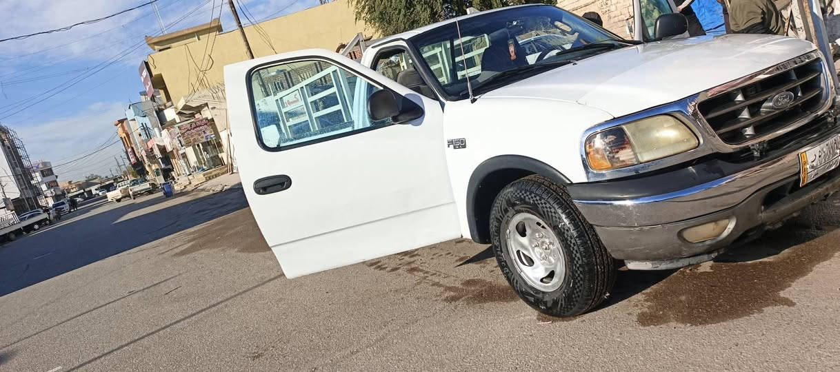 فورت f150  بۆ فرۆشتن و گۆرینەوە مۆدیل 2003 تەحویل و غەرامەی بەشەرت سەیارەکە زۆر پاکە بێ بۆیاغە چرکەی نیە بەشەرت تەقەو رەقەی بەشەرت گێرو ئەکسلی بەشەرت مەکینەی شەش پستۆنە  مەکینە ڤیە زور کەم بەنزین دەخوات مەکینەکەی  سەرف دەکات لەحساب خۆم چاکی دەکەم  یان مەکینەیە لۆک دەکرم بۆی  باقی هەمو گیانی بەشەرت چوار تایەی تازەیە  نرخی ئەم نازدارە تەنها 85 گڵاو مەجال ژمارەی مۆبایل *********** ئەم ژمارە واتسابی لەسەرە السليمانية, العراق
