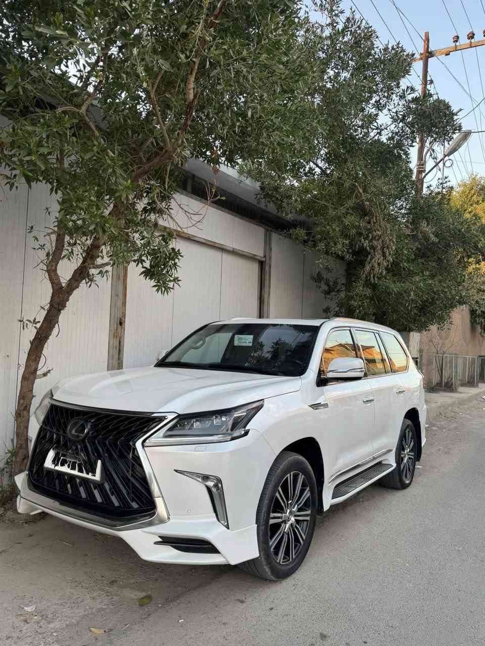 Lexus 2019
خليجية وگاله ال بريــم گامل مواصفات 
المسافه المقطوعة 81000 k.m حقيقي 
داخـل مشـمشـي 
الظــرر ..جامـلغ أمامـي مبدل نفس اللون .. الباقي مگفول 
السعر : 70,000 الف $ 
مگان السياره : بغداد /كراده 
للأستفسار :
***********
