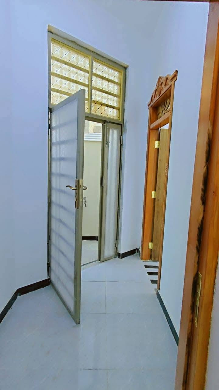 اسعد الله اوقاتكم بكل خير 🔷 احبتي الكرام دارين سكن البيع البيت مساحته 150متر 
موقع البصره ابو الخصيب كوت ثويني 50متر عان شارع كوت ثويني 
كل بيت يحتوي علئ 
2غرف منام 
صاله
مطبخ 
ديوان 
صحيت داخلي وخارجي 🛑 
نوع العقار طابو زراعي عراقي وكاله ونسخه من الطابو ◼️ 
وسعر البيت الواحد 90اوبي مجال 💸 الستفسار والنصال علئ***********
***********
