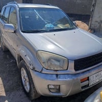 سيارة راف فور 2002 سيارة نظيفه مببدل بيها اي شي  بس بيها ضربات ضغار حي...