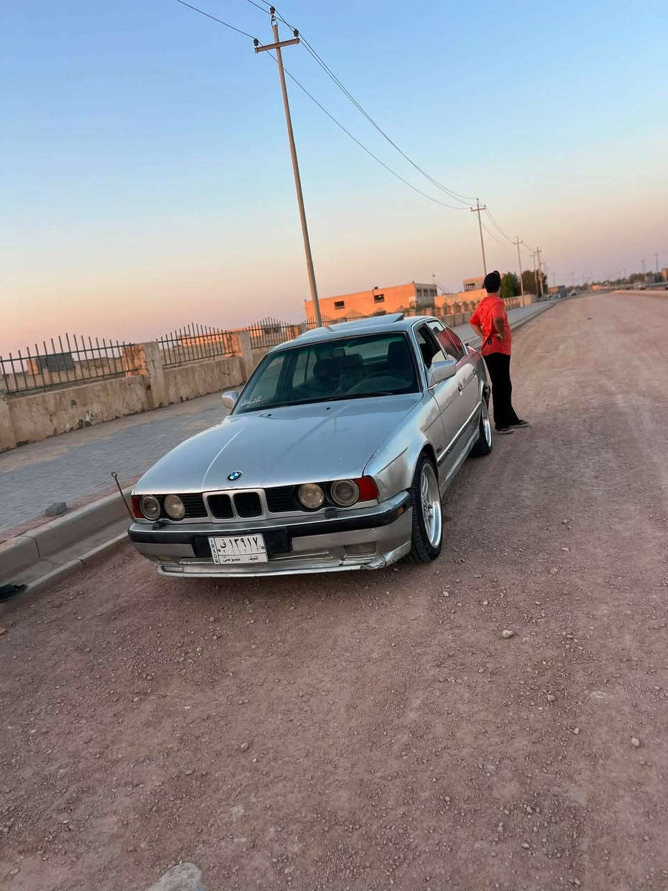 سلام عليكم بي ام للبيع السعر 35 وبيها مجال بسيط مكان سماوه موديل 91 حجم 535 كل شي بيها شغال حداديه جديده المكان سماوه ***********
