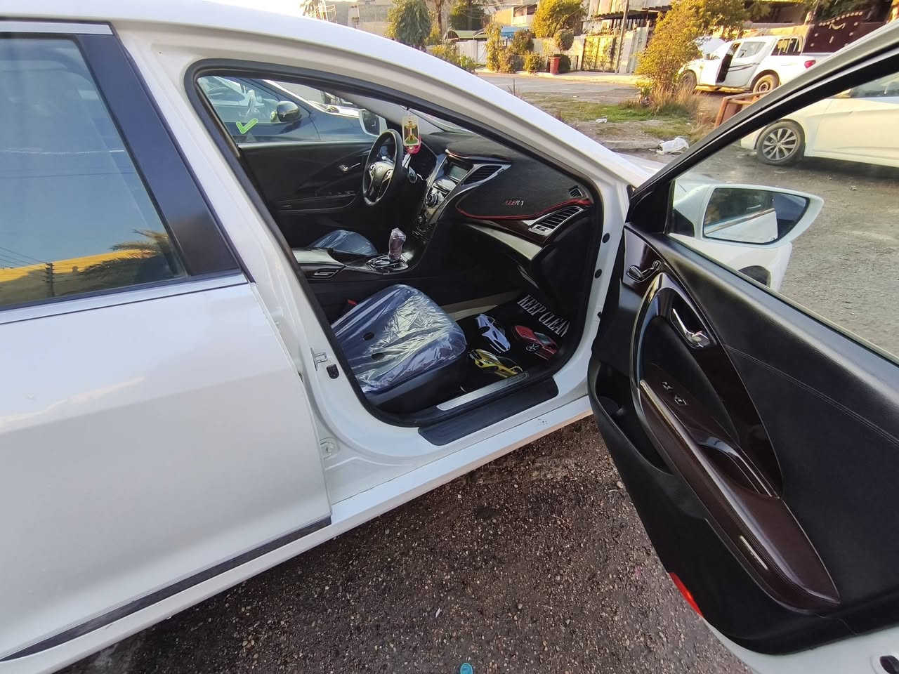 ازيرا موديل 2014
فوووول سيارة 
مكينة 2400
سنوية جديدة 

بلاش .... بلاش ....... 115 ورقة 
***********
بغداد ... حي الجهاد
