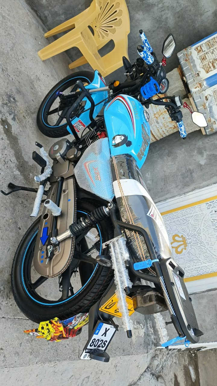 اعادة نشر.
شاينك موديل 23 بعده زيرو ماشي 10الاف دراجه ماشالله عليهاا رزانه فول كيجات بانزين سرعه كله شغال مابيها نقص برقي شغل وتطلع دهن اليوم بدلته جديد سعرها. 875 وبيها مجال او مراوس سولنك 

***********
