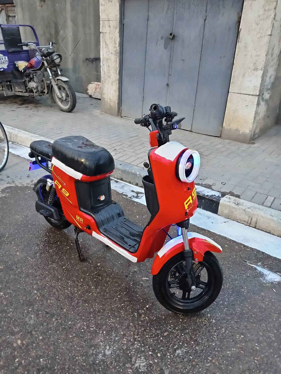 دراجه شحن موديل 2024 الدراجه نضيفه بطاريات 25 امبير كهربائيات شغاله السعر 350 مكاني بصره قبله للستفسار ***********
