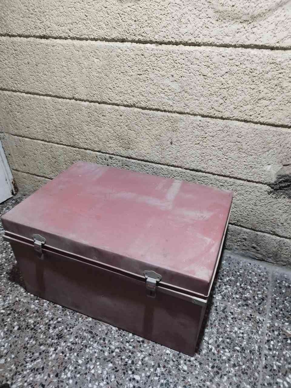 السلام عليكم انتيكات للبيع المكان البلديات 
***********
