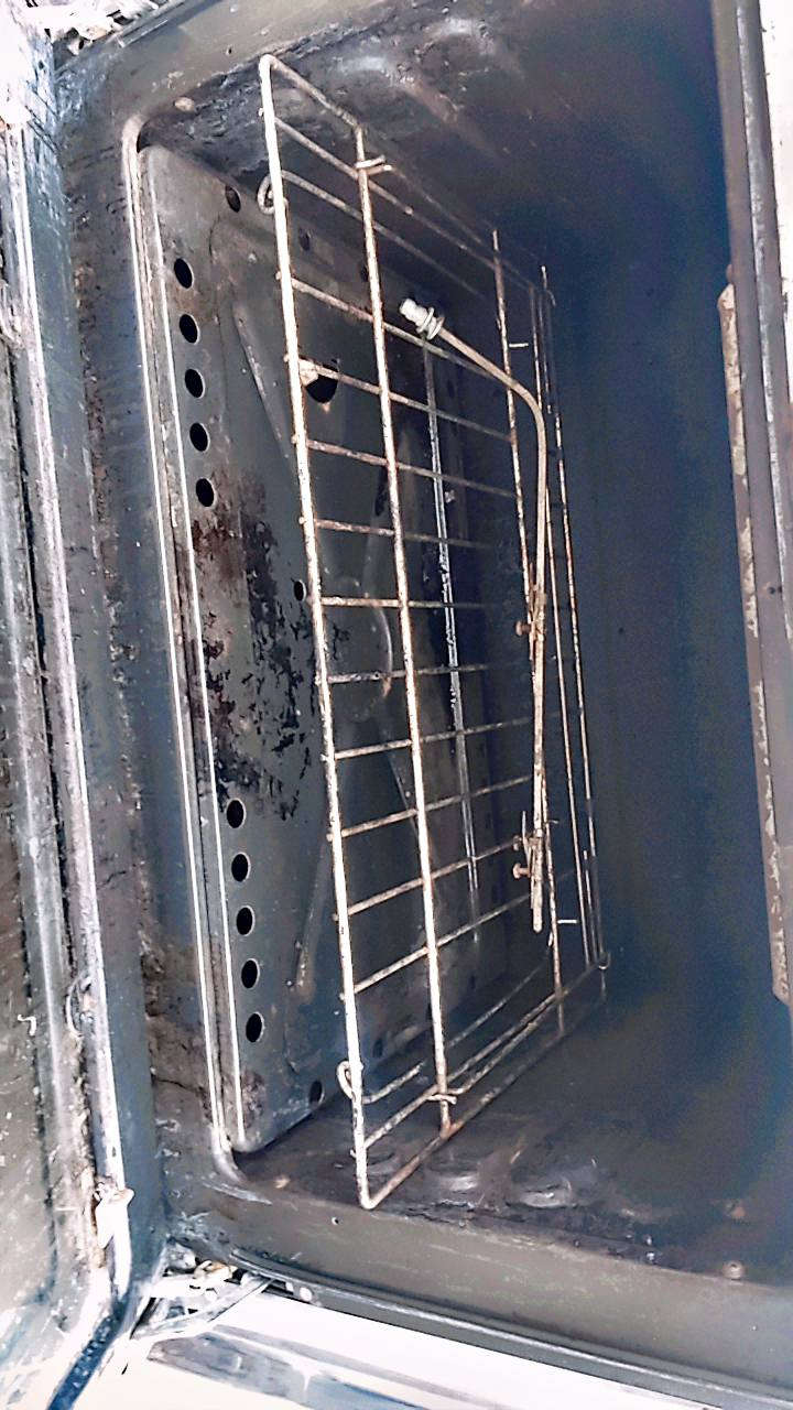 السلام عليكم (مكلف بلنشر) 
طباخ فرن للبيع 
المكان صقلاويه 
الاستفسار اتصل 
***********
