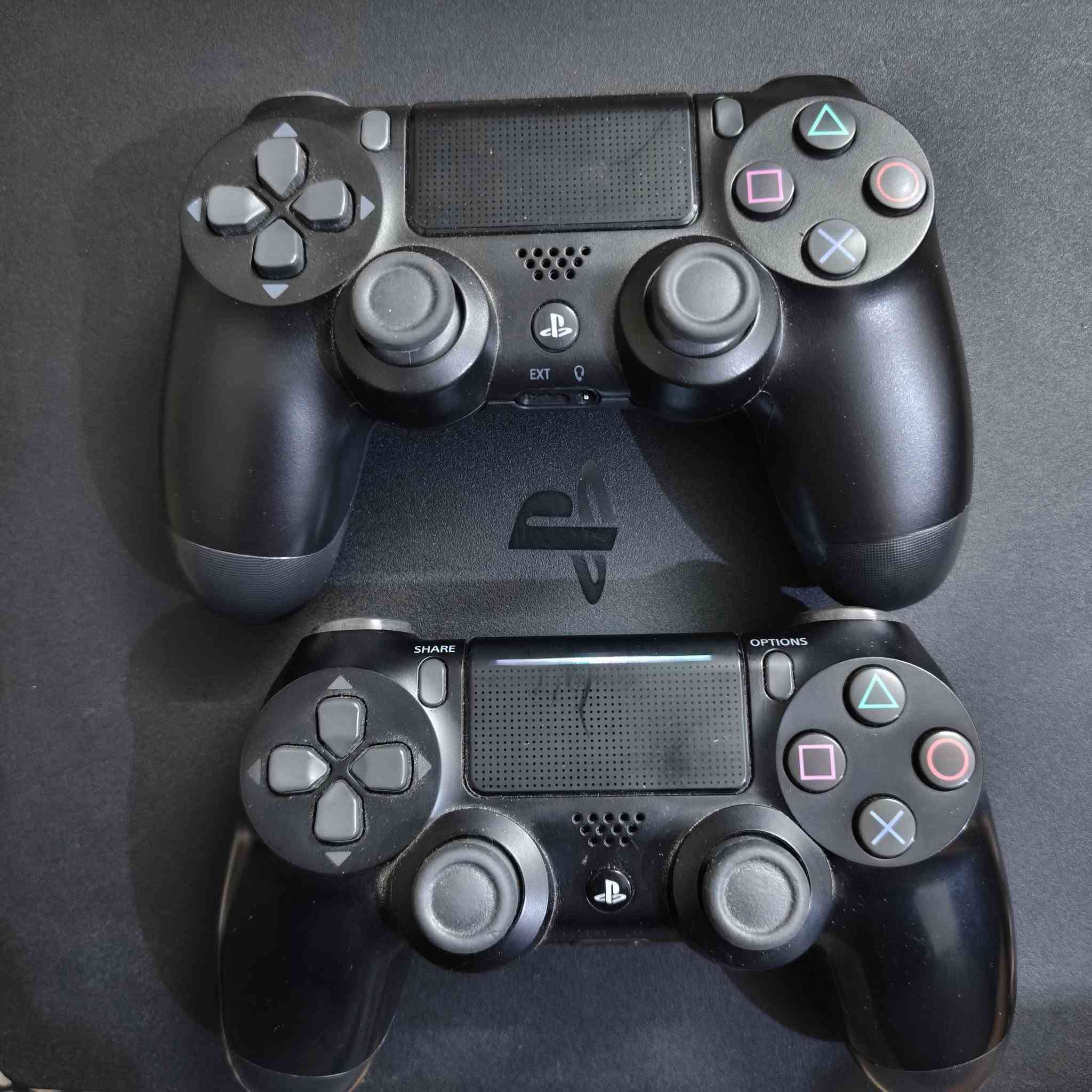 السلام عليكم
بلي 4 سلم اونلاين
جويستكين وحدة اصليه والثانية تجارية 🕹
1ترة
لُك ستيكر ممفتوح🙅🏻‍♂️
جميع ملحقاته بالصوره
كلشي شغال ⚡
السعر (300الف) قفل💸🔒
للتواصل:  ***********
موجود خاص ماسنجر واتساب 
العنوان:  العلاوي شارع شيخ معروف
