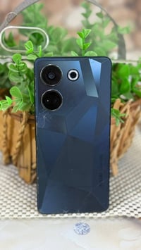 تكنو كامون 20برو/بدون ملحقات ذاكره 256/رام8+8 بطاريه 5000 معالج هيلوجي...