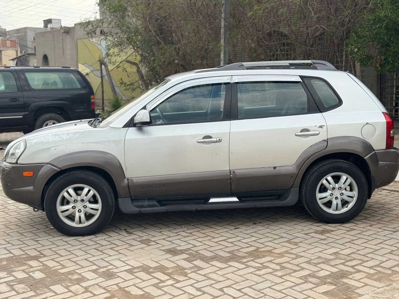 توسان ٢٠٠٨ بيه حزام ٦سلندر مكانها بغداد حي العامل السعر ٩٠ ورقه ***********
