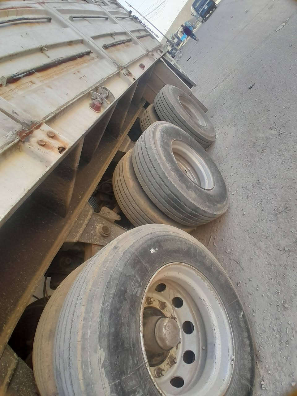 عربانه عمل شاصي ١٦ دناكير صيني ١٤ مكفوله عامه مكانها بغداد تخم تاير طوله ١٢ ونص ارتفاع ١٧٥ اسعر ١٣٥ وبيه مجال ***********
