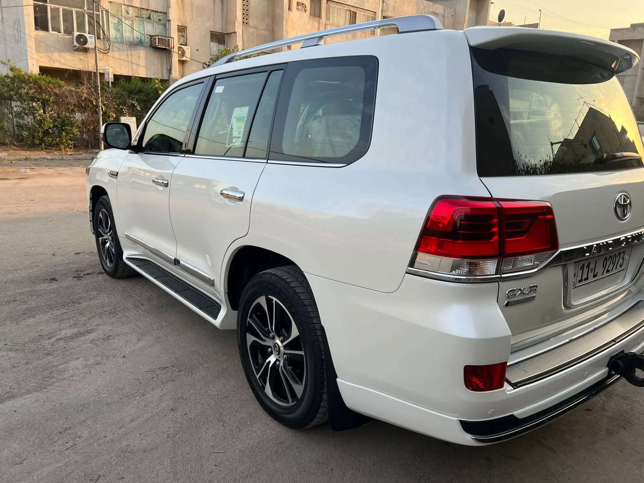 سلام عليكم للبيع لاند كروز موديل 21 بحريني 6 سلندر ماشيه 70 الف السياره باسمي رقم بغداد مكفوله من الصبغ والبارد مكفوله كفاله عامه مكان السياره بغداد زيونه لتواصل رقم تلفون ***********
