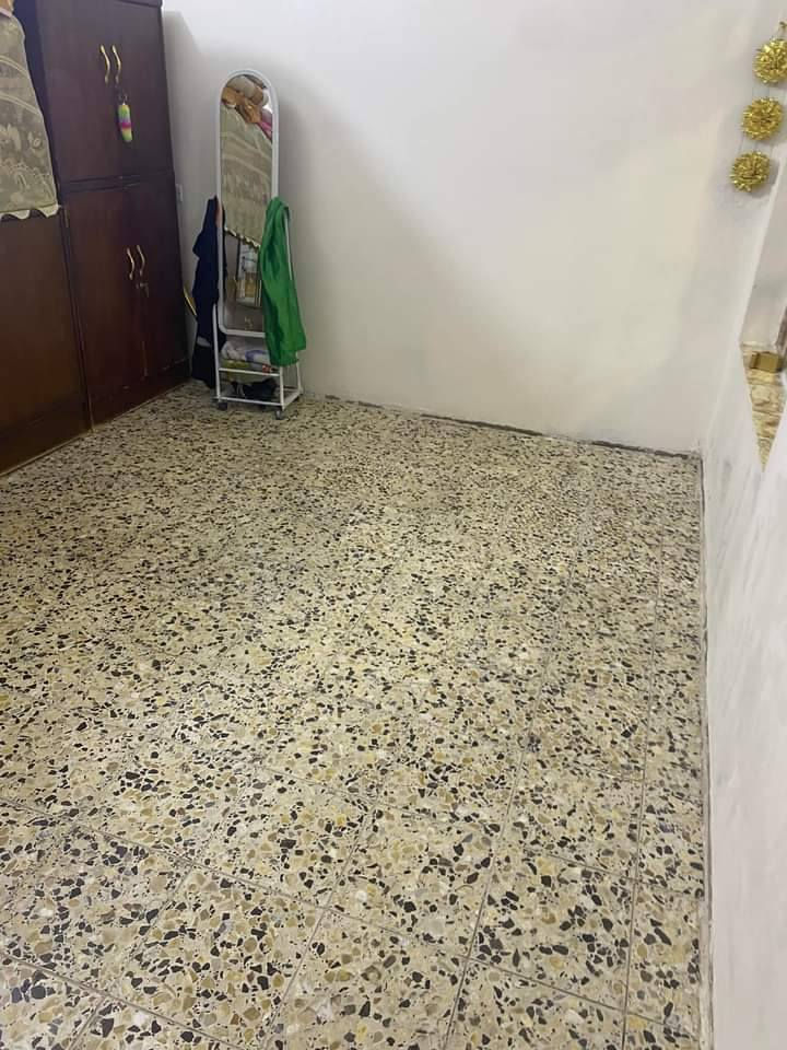 سلام عليكم بيت🏠 للبيع 100 متر طابق ونص طابو صرف نضيف جداً  في الأمين الثانيه السده قرب ساحة زمن السعر 120 وبيه مجال للأستفسار *********** مكلف بلنشر اتصلو علئ الرقم وأستفسرو
