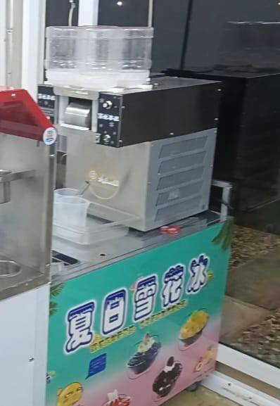 السلام عليكم مكينه ايس كريم مثلج للبيع جديدة مستعمله بس للتجربه فقط السعر 550 قفل للاستفسار ***********
