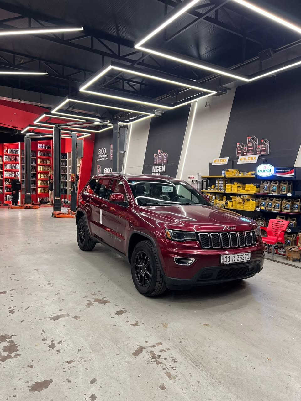 السلام عليكم 
***********
جيب لاريدو 2017 السياره وارد امريكي كلين السياره  السعر 225 اوبيه مجال بسيط فول مواصفات عدا الفتحه كشنات كهرباء جلد تدفئه تبريد شاشه جبيره رادار خلفي حساسات امامي خلفي كامره نضام سبورت محرك 3600 فور ويل سياره جديده بمعنى الكلمه ماشيه 100670km
