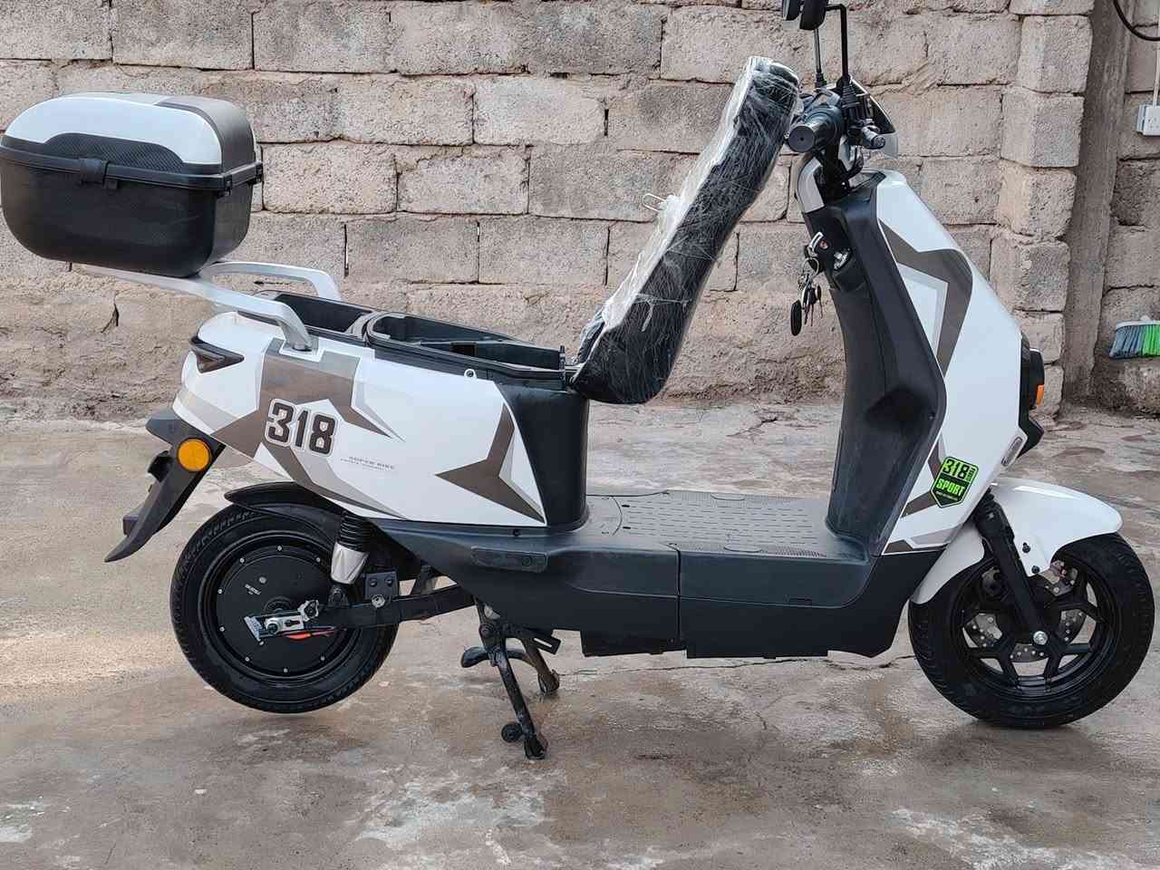 دراجة 318 للبيع
مواصفاتها معروفة اخو الجديد ماشي 1500k شرط من كلشي وين ما يعجبك افحصها شرط ما واصله مصلح  سعرها 700الف مكاني موصل رقمي *********** م.الوصل موجود وباسمي
