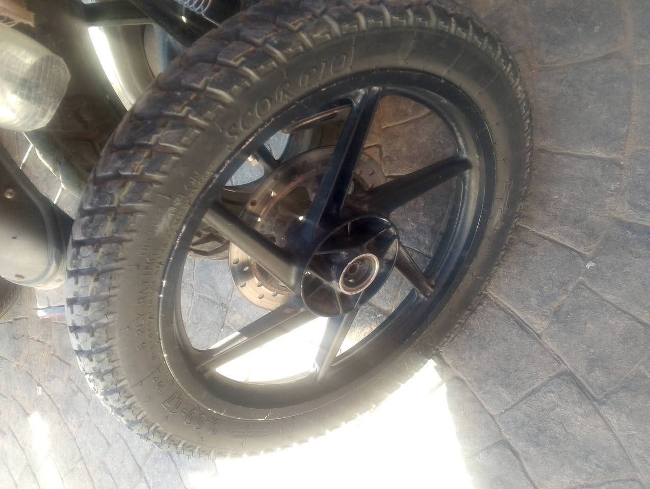 سلام عليكم ويل وتاير نضيفات البيع وعربانه بوكسر خلفي مال موديل 24 معه تفرعاته البيع ممتواجد مكلف بل نشر اتصل ***********
