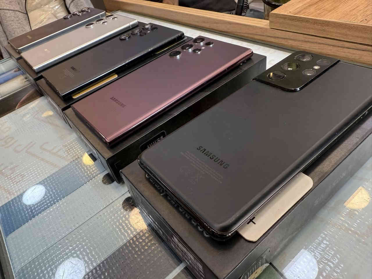 سامسونك S25 الترا ذاكرة 256 وكالة
سامسونك S24 الترا ذاكرة 512 وكالة
سامسونك S24 الترا ذاكرة 256
سامسونك S23 الترا ذاكرة 256 
سامسونك S22 الترا ذاكرة 256
سامسونك S21 الترا ذاكرة 256

جميع الاجهزة ضمان فحص وضمان استخدام 

يوجد خدمة توصيل 🚚 جميع المحافظات 

رويال للاتصالات
بيع وشراء الاجهزة الجديدة والمستخدمة
جميع الاجهزة الموجودة لدينا ضمان حقيقي 48 ساعة
الديوانية شارع المصورين شارع مصور سومر 
للتواصل الاتصال
 ***********
