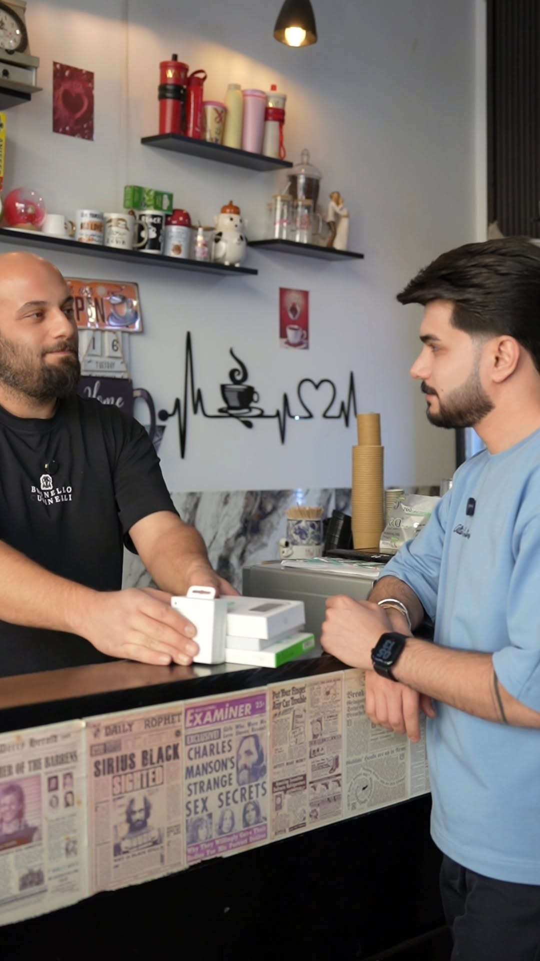 ⁨	آيفون | عربي شرق أوسط
ضمان الوكالة الرسمي
السعر | 2,020,000 د.ع
مع شاحن ولاصق وكفر هدية 😉
📍 المنصور: ***********
📍 زيـــونة: ***********
📍 العامرية: ***********⁩
