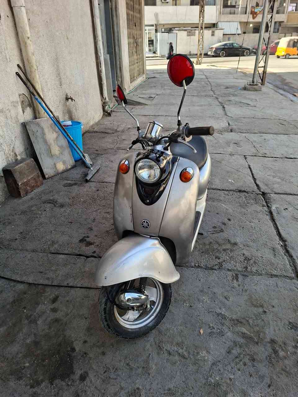 السلام عليكم دراجه كلاسك ياباني اصلي نثيه امتيازاد فحل برغي مامفتوح بيها يعني نن شركه كهريايات كيلو متر بانزين لايت اشاير مامجيوسه قبق هندر مامفتوح مشيها اتكول ماكس طسه انسه متحس تكول تمشي بلهوه للبيع الي يشتري الف هلا بي سعر 500الف بغداد رقم الهاتف ***********وكل الهلا بيكم وصلها موجود بيها من الاصلي والمنفيست
