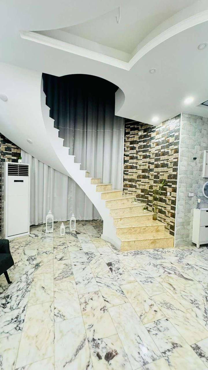 السلام عليكم دار للبيع طابو صرف
حلة حي نادر الثانية فرع صيدلية مصطفى
مساحة ٢٠٠ م
طابقين بناء حديث
طابق ارضي ٢غرف نوم ومجمع صحيات وكيلور واستقبال وكراج سيارة
طابق اول ٢غرف نوم ومجمع صحيات وكيلور
رفت /طابوق جمهوري /أرضية مرمر
شارع ١٥ م
للاستفسار***********
***********
*********** ابواحمد لبيع وشراء العقارات في بابل مكتب البيت الامين حلة نادر الأولى قرب آسواق الجمل ملاحضة نستقبل جميع عروض البيع والشراء والايجار الرهن
