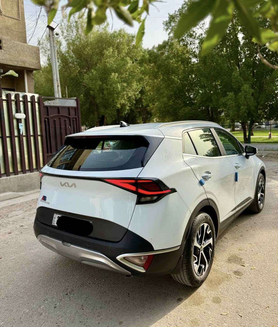 كيا سبورتج ٢٠٢٤
خليجي مكفوله من صبغ وضربه وبارد 

كفاله عامه

ماشيه ٢٠

مواصفات 

بصمه 

تدفئه كشنات

نضام مود 

لايت زنون

حساس امامي خلفي

محرك ٢٠٠٠ دوش

٥ ويل كب

سايد بريك بصمه

تحكم استيرن كروس سرعه

رقم اربيل بسم شركه تحويل او وكاله 

مكاني بغداد الدوره 

السعر 218 وبيه مجال بسيط 

***********
