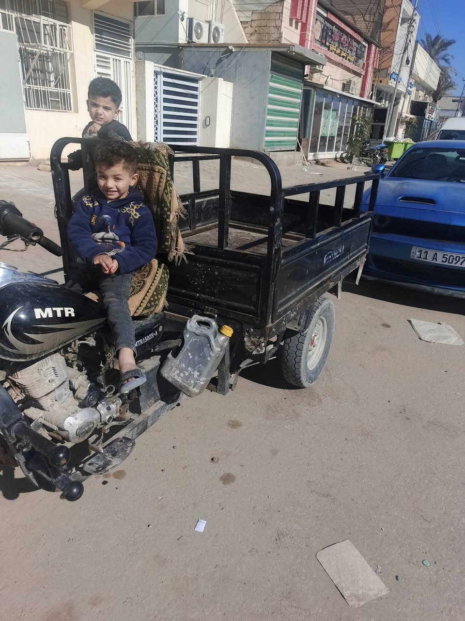 سلام عليكم ستوته البيع وراق وكيل ابن جبرين سعر واحد و٢٠٠ وبيهه ضربه بل بدي مكان النجف جمعيه وبيهه مجال ***********
