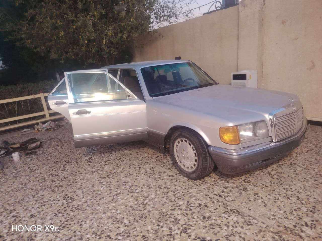 سلام عليكم
جامبو موديل 1991 
رقم نينوى مشروع وطني 
سيارة مصبوغه جديده فرن درجه اولى صبغتهه كلش حلوه صارلهه يومين طلعت من الفرن 
مكينه بطة حجم 2500 VVT-i
مكينة حاويه وارد يابان بلجيس بعدهه مامشتغله صارلهه كم يوم مِہטּ شديتهه 
ظفيره جديده وارد وشغل درجه اولى مشتغلينهه من العقل للمكينه 
السياره مابيهه ضربه شواصي سليمه
السياره عوزهه دواخل وصدر وتبريد
مكان السياره بغداد تحويل مباشر 
***********
