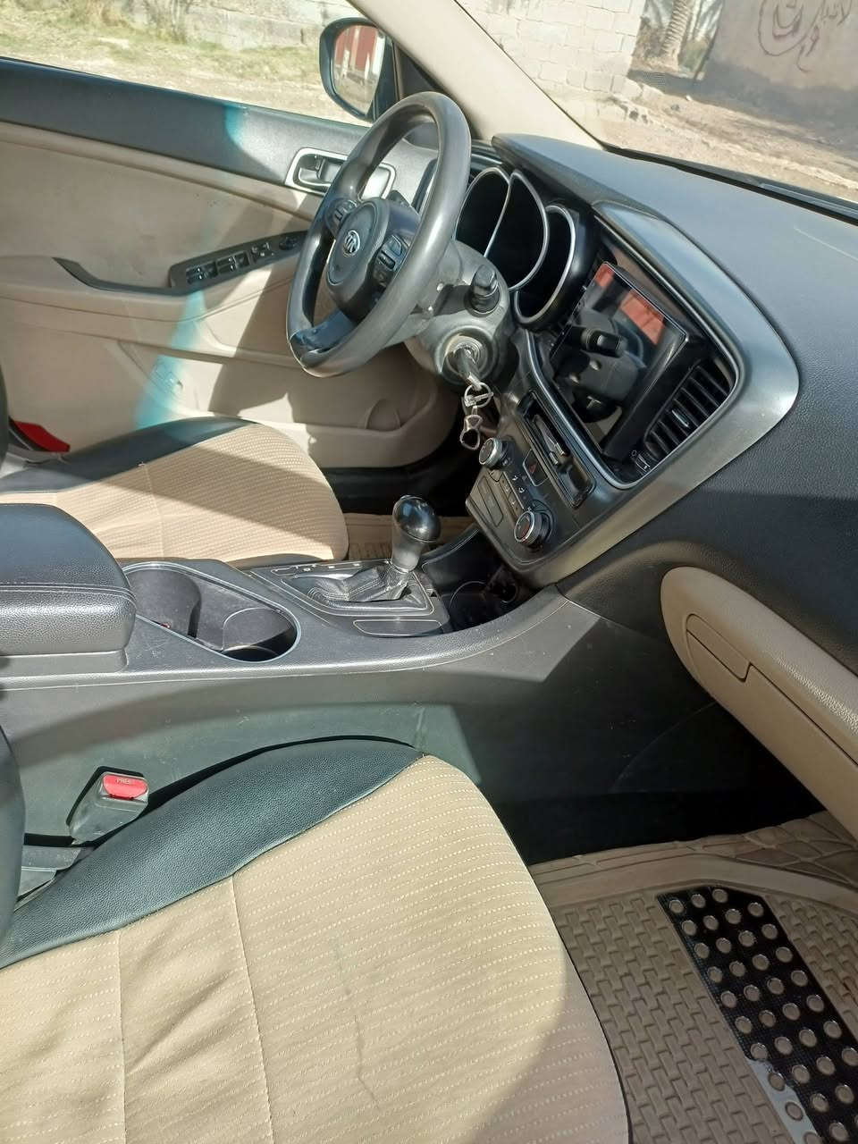 سلام عليكم ورحمه الله وبركاته
كيه اوبتيما 
موديل 2015
محرك 2400
رقم بغداد 
تحويل ثاني يوم 
وأرد أمريكي بدون ضرر فقط بارد بل باب سائق محرك جديد صار اسبوع من شاده صدر أمامي خلفي جديد سيارة جاهزة سعر 118او بيهه مجال مكان سياره ديالى بلدروز رقم الهاتف ***********
