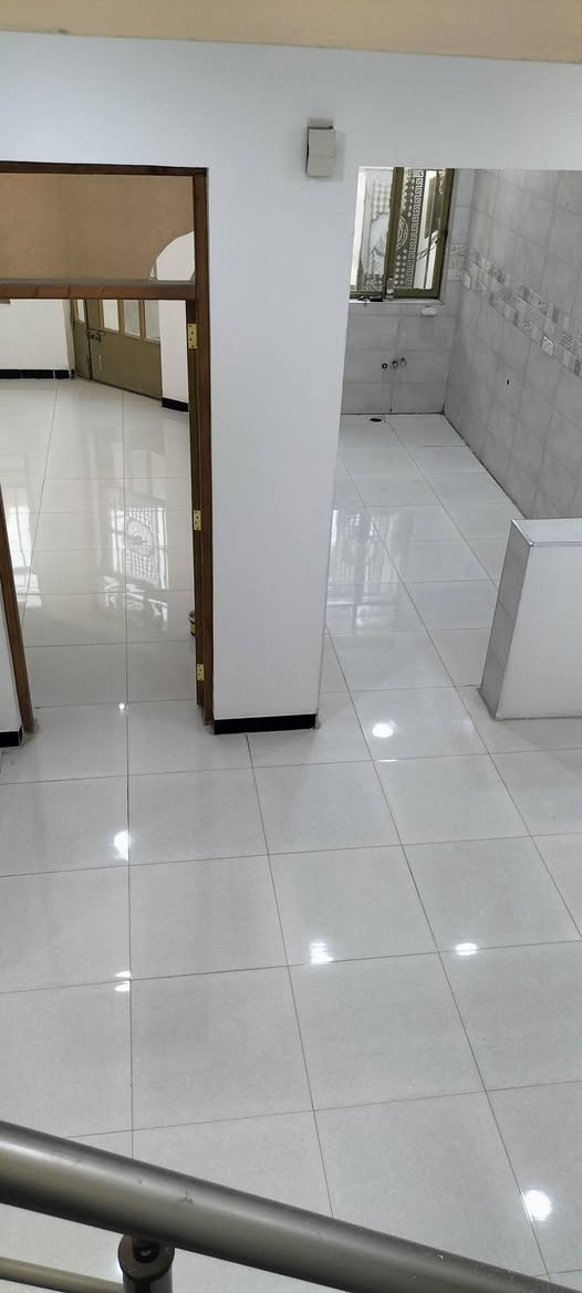 السلام عليكم. 
بيت للبيع في مجمع السلطان
قرب المدارس
م/100
طابق واحد
غرفه نوم وحده
الهاتف/ ***********
