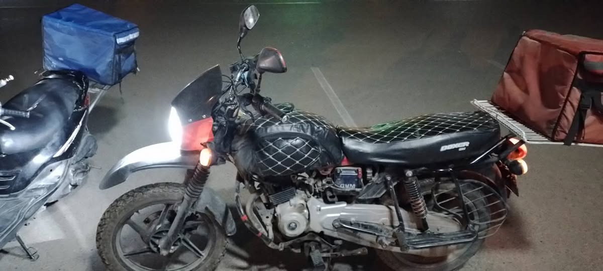 سلام عليكم بوكسر للبيع مرقمه وسنويه مشروع وطني نضيفه ومكفوله مكينه ما مفتوحه للستفسار ***********
