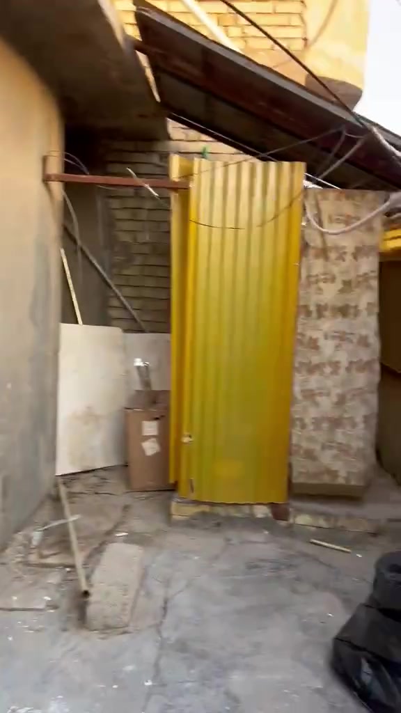 بيت مستقل للإيجار في بغداد – الدورة
📍 الموقع: الدورة 
📌 بين شارع ستين والميكانيك  قريب على سوق الجمعية
🏡 المواصفات:
• بيت مستقل مساحة ٥٥ متر
• يتكون من طابقين
🔹 الطابق الأرضي:
صالة
مطبخ
خدمات
🔹 الطابق الثاني:
غرفة نوم كبيرة
✨ المميزات:
✅ ماطور ماء
✅ سخان

💰 الإيجار: ٣٥٠ ألف دينار
📞 للاستفسار والتواصل مع صاحب الدار مباشرة:
*********** :::
