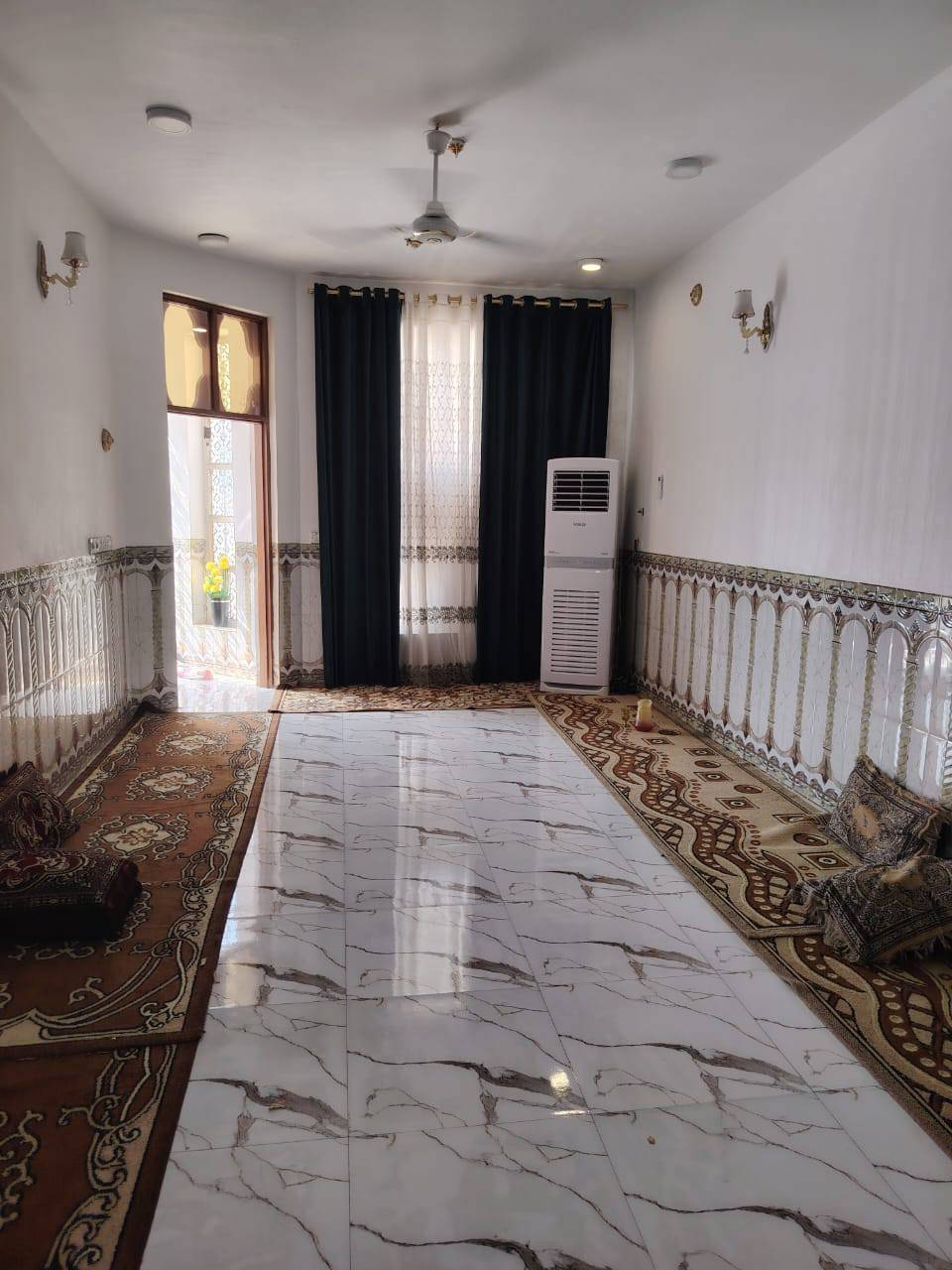 سلام عليكم بيت للبيع طابو صرف حي شاكر الحسناوي قرب المدارس الصينيه بناء حديث مساحه 260متر الواجهيه 13نزال 20 يحتوي ع ستقبال 8*4وكلدور هول 4*4ساحه درج 7*4غرف نوم 5ونص *4وثانيه 5*4 حمام 2*4 الطابق الثاني يحتوي ع بيتونه وغرفه 4*4
السعر 130وبيه مجال

الاستفسار ***********
ملاحظه البيت ينباع نقد فقط
