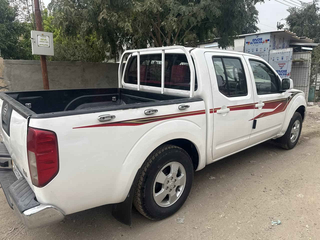 نيفارا 2009 رقم اربيل كير اوتوماتيك مواصفات LEمحرك وكير وصدر وتخم تاير جديد بيها جاملغ امامي صبغ بدون دواخل وبيها شويه تكحيل سنويه جديده لحد 2031 السياره بسمي تريد تحويل
تريد وكاله 
السعر 108 وبيها مجال بسيط
مكاني بغداد
***********
