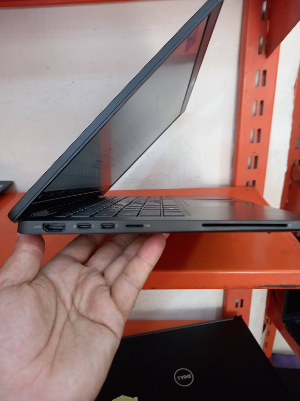 لابتوب دل 7410 dell
الجيل العاشر
المعالج كور اي 5 الجيل 10
الهارد    256    ssd  m.2
الرام  16.  ddr4 
كارت الشاشة  8  شير 
حجم الشاشة  14 
الشاحنة اصلية 
يحتوي على منفذ تايب سي للشحن او نقل البيانات
نظام التشغيل ويندوز 10 عربي انكليزي 
الملحقات شاحنة وجنطة 
السعر  285

***********
***********
يوجد توصيل

متوفر 
تتوفر مجموعة لابتوبات بأسعار مناسبة ومواصفات مختلفة
