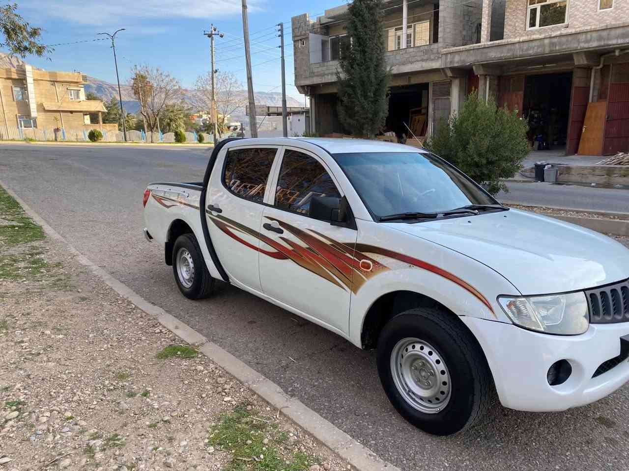 گؤرينه وه به شاهينه ساخ
ميتسو بيشى/2009/L200/بى بؤياخ موزايده وه كا له ت به نا وخؤمه وه يه  يه ك سه ر ده ى كه م به نا وته وه  زؤربه پا كى ما وه ته وه سه يا ره ى ما له وه يه 15وه ره قه م ليدا وه  ٧٥گه لا و مامه له   له ده ربه نديخانه  ***********
