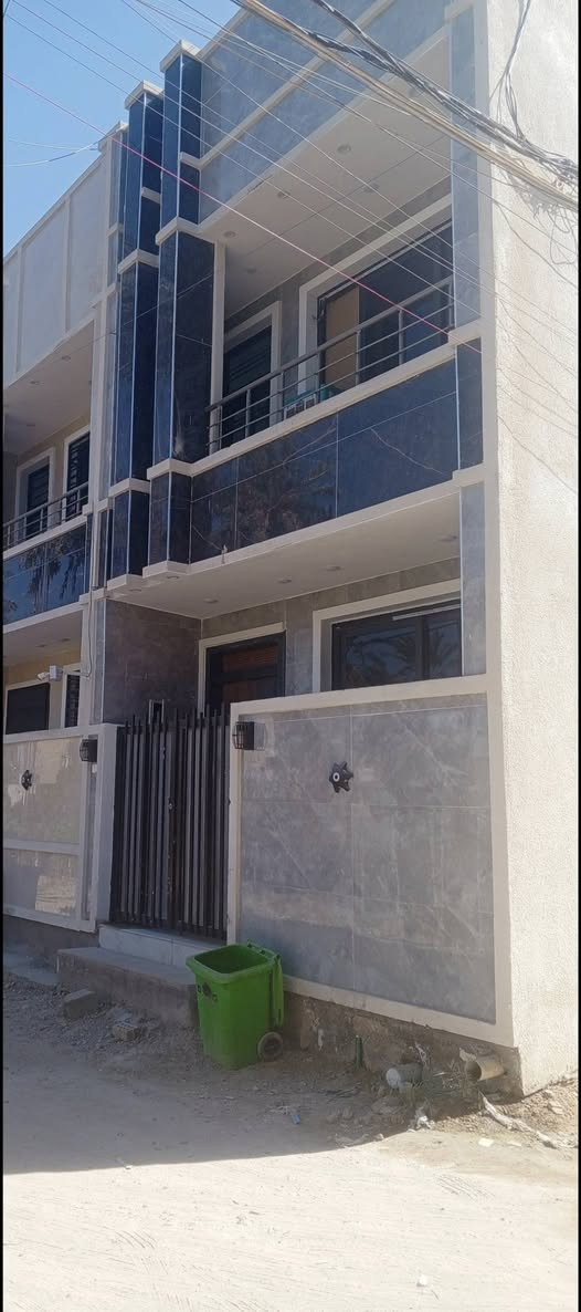 بسم الله الرحمن الرحيم
مشتملات للبيع طابو زراعي ملك صرف(سند 25)
50 متر استقبال مطبخ غرفتين بيتونة كبيرة
٦٥ متر 3 غرف استقبال مطبخ  بيتونة كبيرة بناء حديث شغل درجه اولى
📍 اعظمية سبع ابكار شارع معارض الكريعات خلف معرض الشمس للسيارات قرب (بدي چيك)
 للاستفسار*********** او***********
