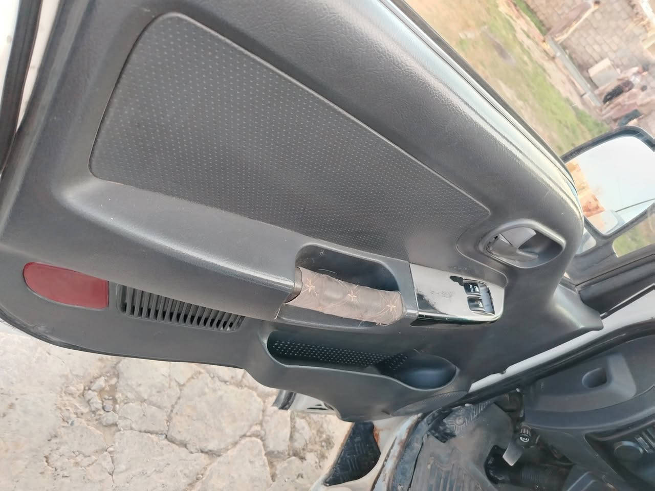 السلام عليكم كيا للبيع موديل 2012 مسجله رقم كركوك شرط التحويل سياره محرك كير اكسن شاصي شرط تواير جدد كهربائية كلها شغاله السعر ٩٢ وبيها مجال اتصل على الرقم *********** زين
