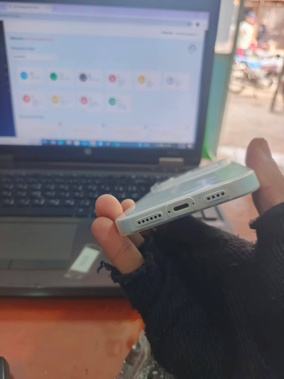 � ايفون XR للبيع

 • محوّل إلى iOS 17 Pro
 • الذاكرة: 64GB
 • الجهاز نظيف ويعمل بكفاءة
   .  مبدل بطاريه وكاله 
السعر 140 وبي مجال
📍 مكتب ياسين للإنترنت
📞 ***********
