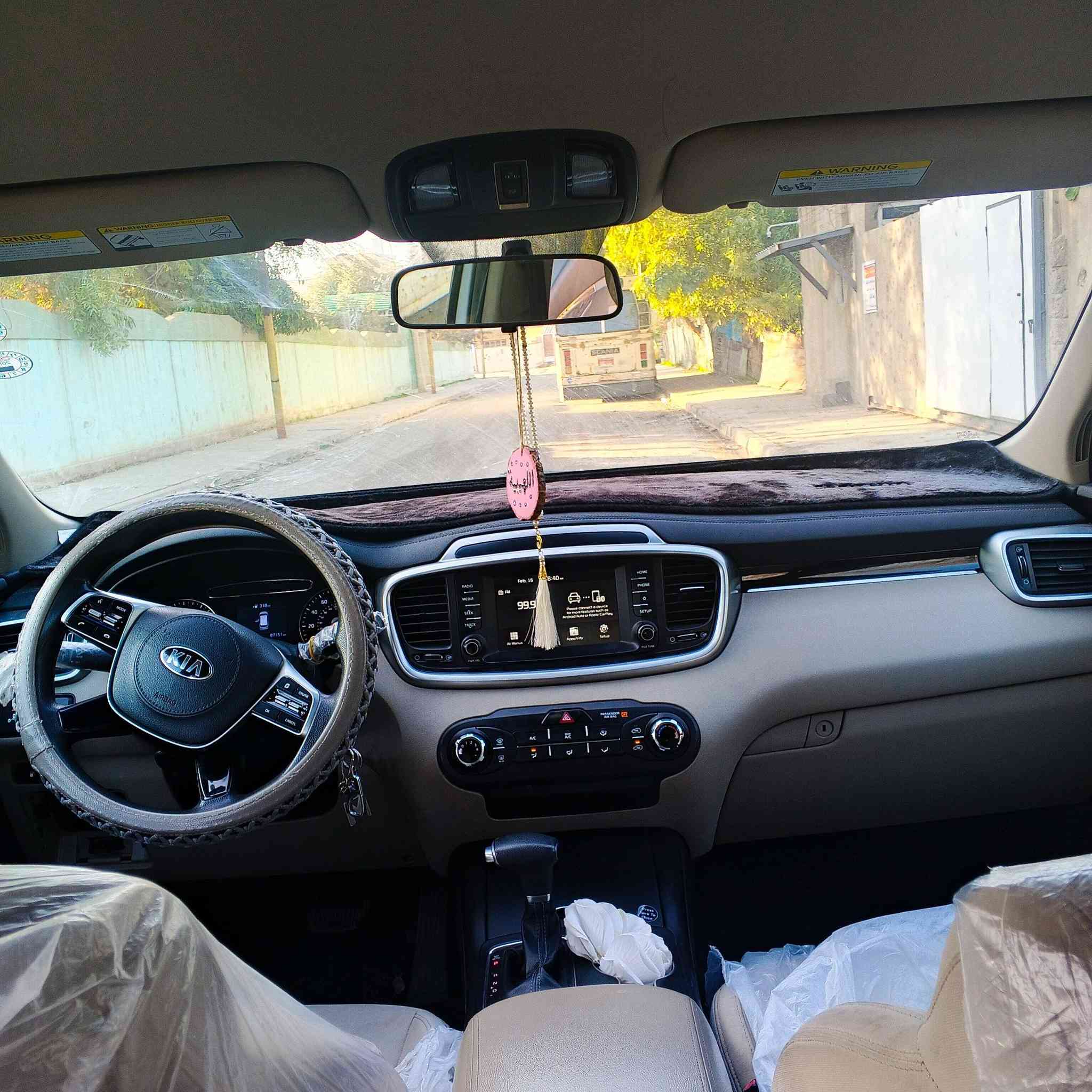 السلام عليكم اخوان سياره سورينتو للبيع 2019 وارد امريكي 4سلندر  ماشيه 87الف رادار خلفي استفسار *********** واتساب
