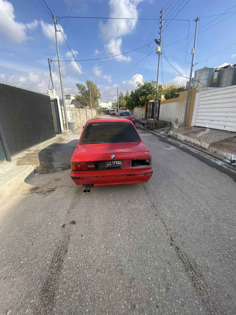 زعرا مؤديل ١٩٨٨
گير و مه كينه ي به شه رت
سه نه وي وه كاله يه
به شه رتي ئه وه ليات و به لام به شه رتي غه رامه نيه
سه ياره كه وه كو مسروف
مؤديلي كونه تيدايه 
جپنه ي  تؤپه سوكاني ته قيوه
بؤربه رينيكي سه وتي تيدايه
باقي زور توند و تؤله سه ياره كه
له هه وليرم
به س  فرؤشتن
*********** به س واتس اپ
