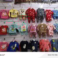 ٣٧٠ قطعة • ملابس أطفال • تراك وبلوز