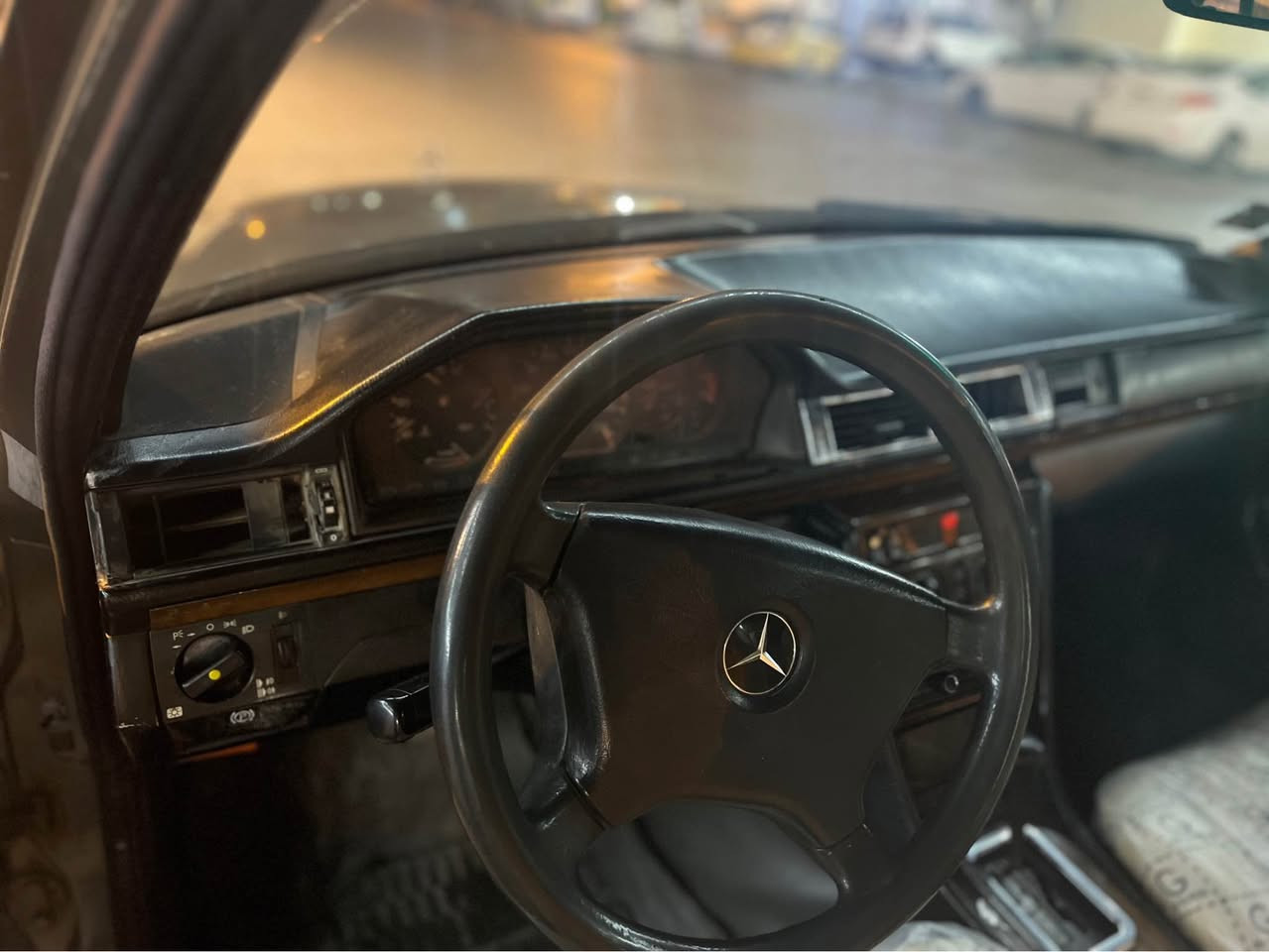 مارسيدس دب موديل 1989
رقم الالماني بغداد 
المواصفات:
كير جديد 
مكينة بطة جديدة 
لايتات جديد 
تخم تايرات 
السعر 43 
للتواصل عبر الهاتف او واستاب 
*********** النجف, العراق
