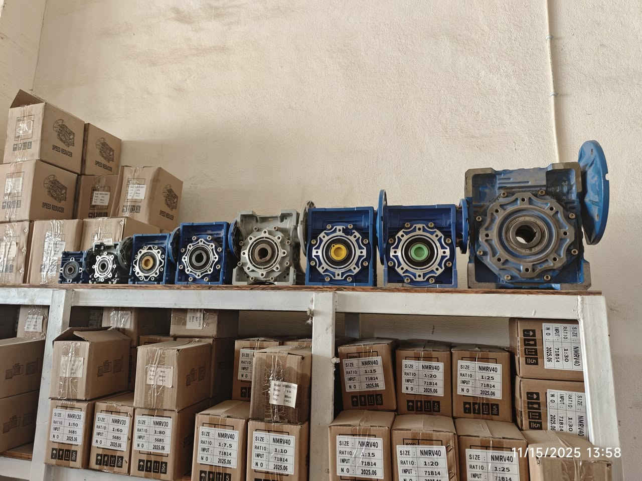 سلام عليكم 

متوفر الآن جميع أنواع الگيـربوكسات الجانبية بمختلف الأحجام والسرعات:

القياسات: من 30 type إلى 150 type

السرعات: من 15 دورة/دقيقة إلى 200 دورة/دقيقة

متوفرة مع محركات و بدون محركات أيضًا

 للتواصل عبر الخاص او الواتساب : ***********
 العنوان: كركوك – المنطقة الصناعية فرع محطة الشهيد او ببسي تاج

📍تتوفر خدمة توصيل الى جميع المحافظات
