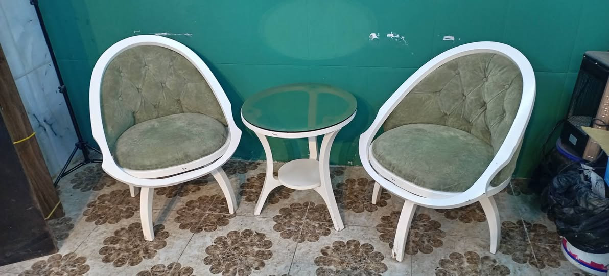 السلام عليكم كراسي ٢وميز وسطي ١٠٠ وبي مجال كلش نظيف ونص تخم نظيف وخشب زان كراسي ٢ وقنفه وسطيه ١٠٠ وبي مجال عنواني المهديه الثانيه ***********
