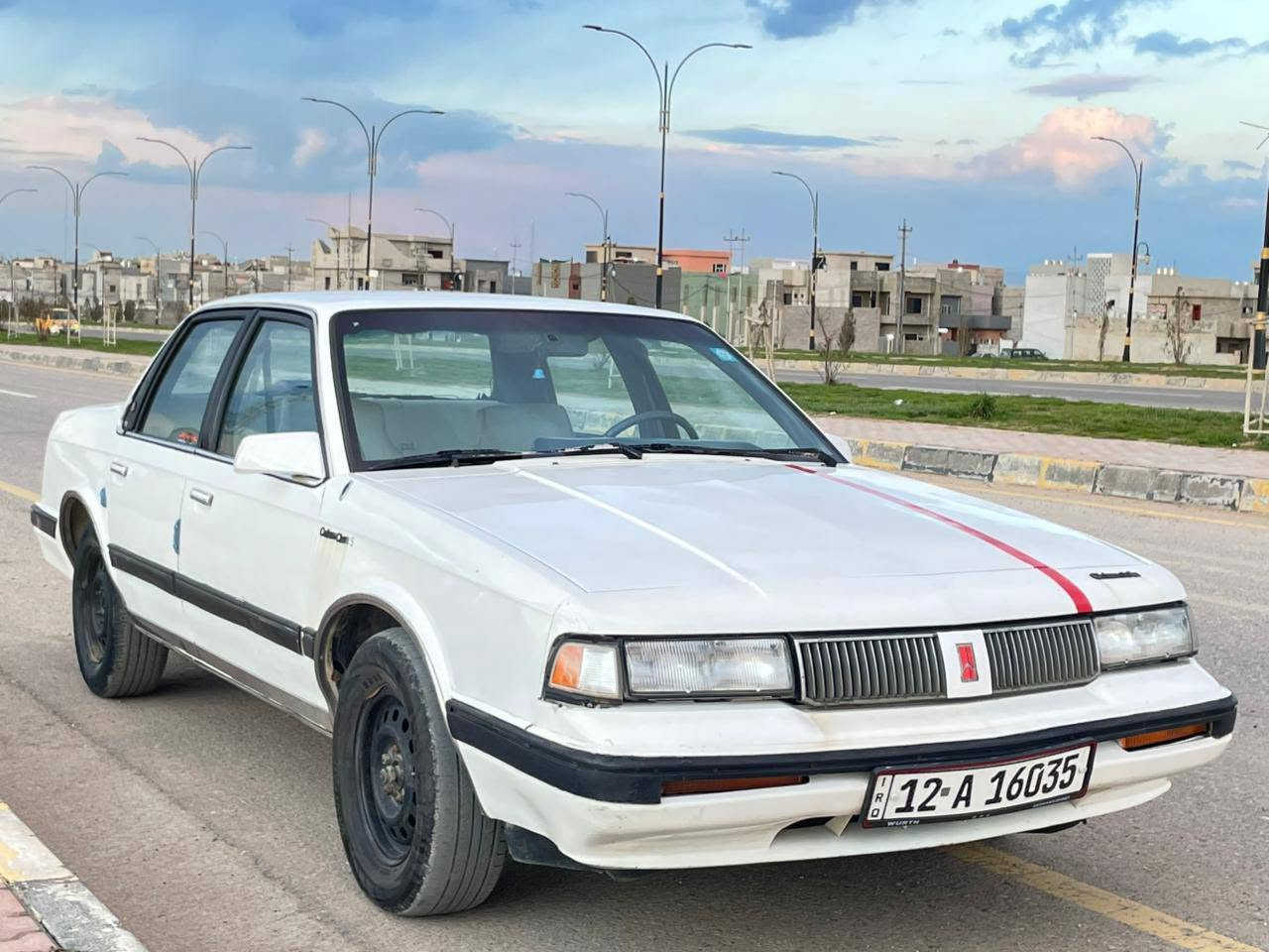 اولدز موديل 1990
السعر 30 وبيه مجال 
بدون ضرر 
مكينه نص عمر 
كير جديد
صدر جديد 
تايرات جدد 
***********
***********

