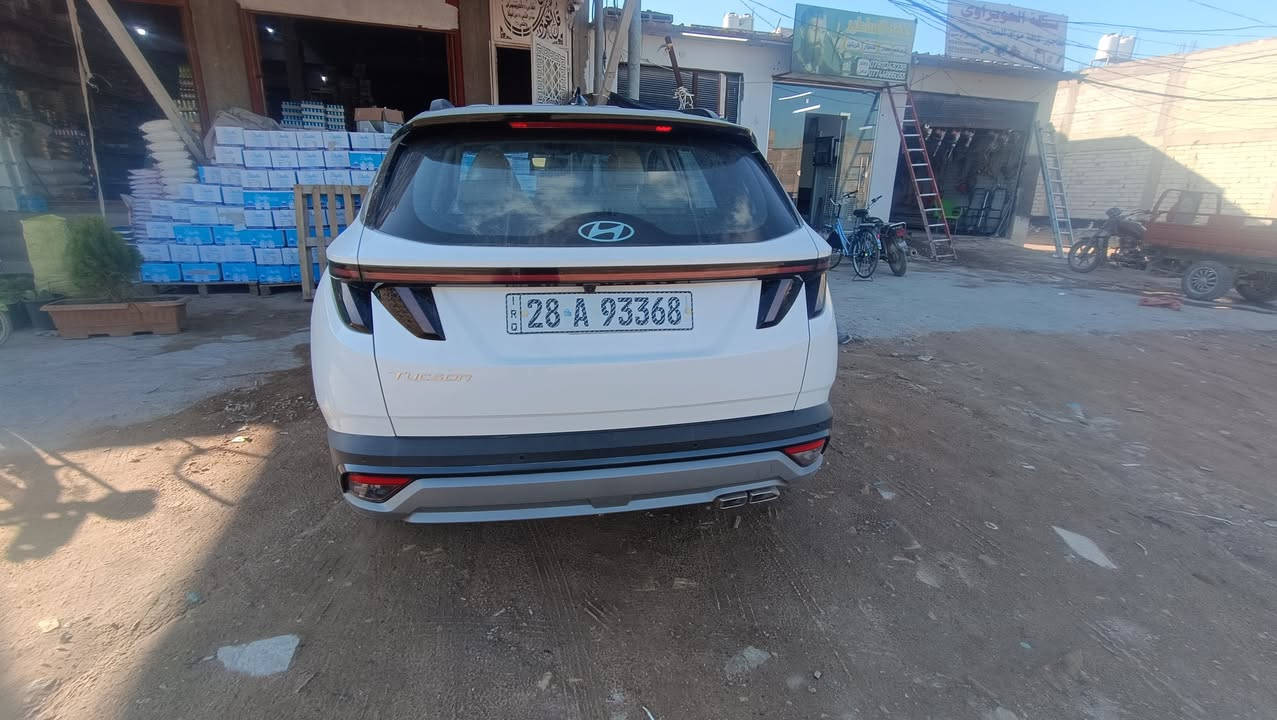 السلام عليكم 
للبيع توسان موديل 2025
فول مواصفات 
2 كلر 
ويل 19 
مري شفط 
كشن كهربائي 
قطعتين تبريد 
شاشه متصله 
حساس امامي خلفي 
شنطه كهرباء 
عدسه زنون 
ايرباك 
مانع انزلاق 
يو بي اس 
جير ثلاث سرعات 
مثبت سرعه 
فول عدل فتحه 
ماشيه 7الف
رقم انجليزي نجف 
رقم الهاتف ***********
