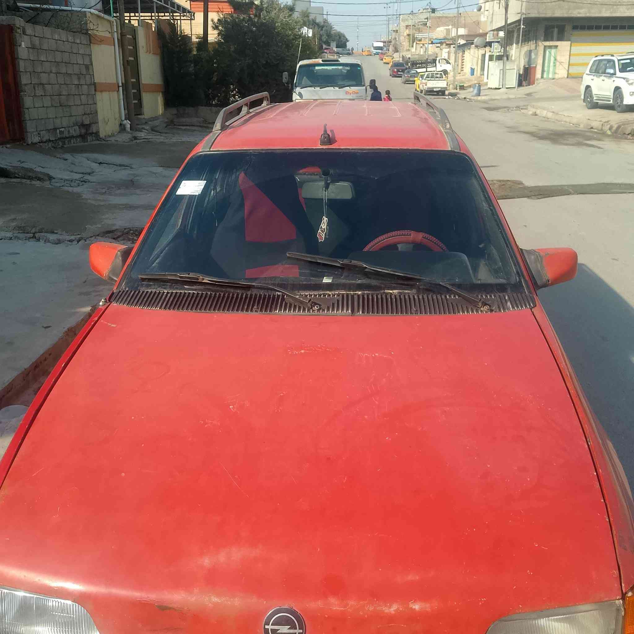 سياره للبيع كير ومحرك شرط كاربون بانزين بيها السعر ١٧ وبيها مجال ***********
