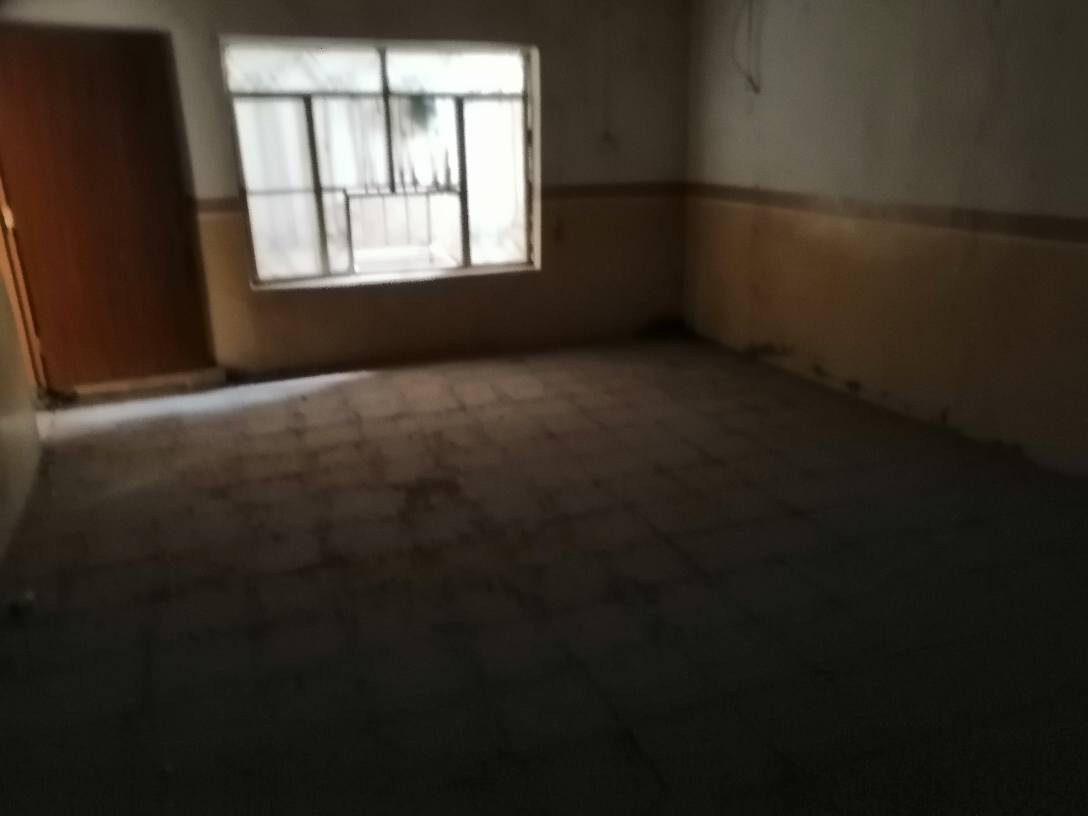 عندي بيت حي المكرمه مساحه ٢١٦ م بيت قديم مساحه ٢٦٦ بايع الحديقة ٥٠م وباقي ٢١٦ لبيع منطقة الثمن تالاف قريب على جامع الإمام المهدي قروب عمود ١٢ شارع كربلاء سعر ١٨٥ مليون الاتصال على الرقم *********** بيت قديم يعتبر عرصه النجف, العراق
