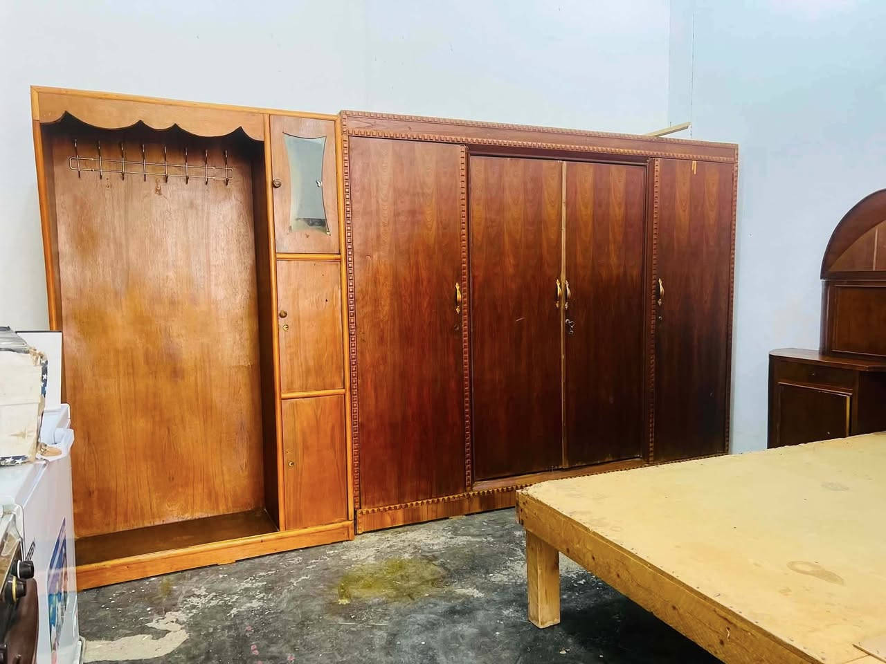 سلام عليكم يوجد غرفه نوم مستخدمه للبيع خشب حطاطه العنوان الرمانه يم الجسر الاستفسار***********
